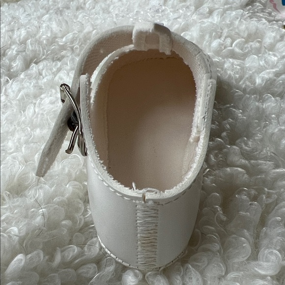 Vintage White Baby Shoes with Cutout Design - Picture 8 of 16